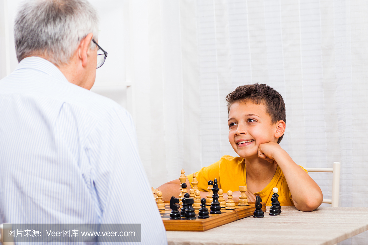 爸爸爷爷下棋攻略游戏下载(爸爸和爷爷在下象棋)